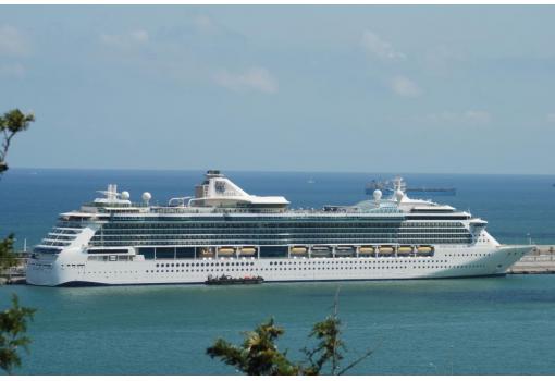El Serenade of the Seas atracado en Barcelona